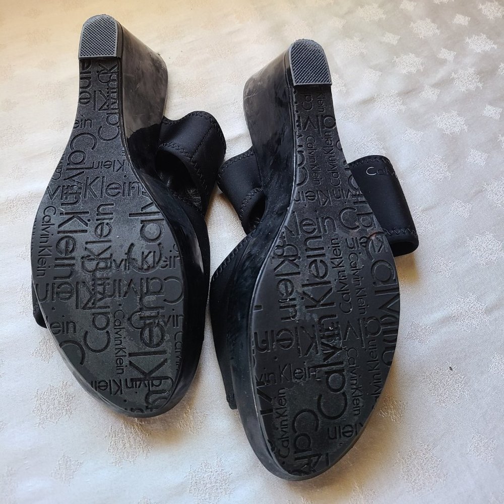 Calvin Klein - Picture 3 of 3